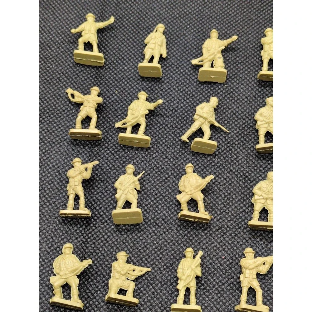 (33) Infantry Soldiers With Rifles Miniatures 1/72 Scale
